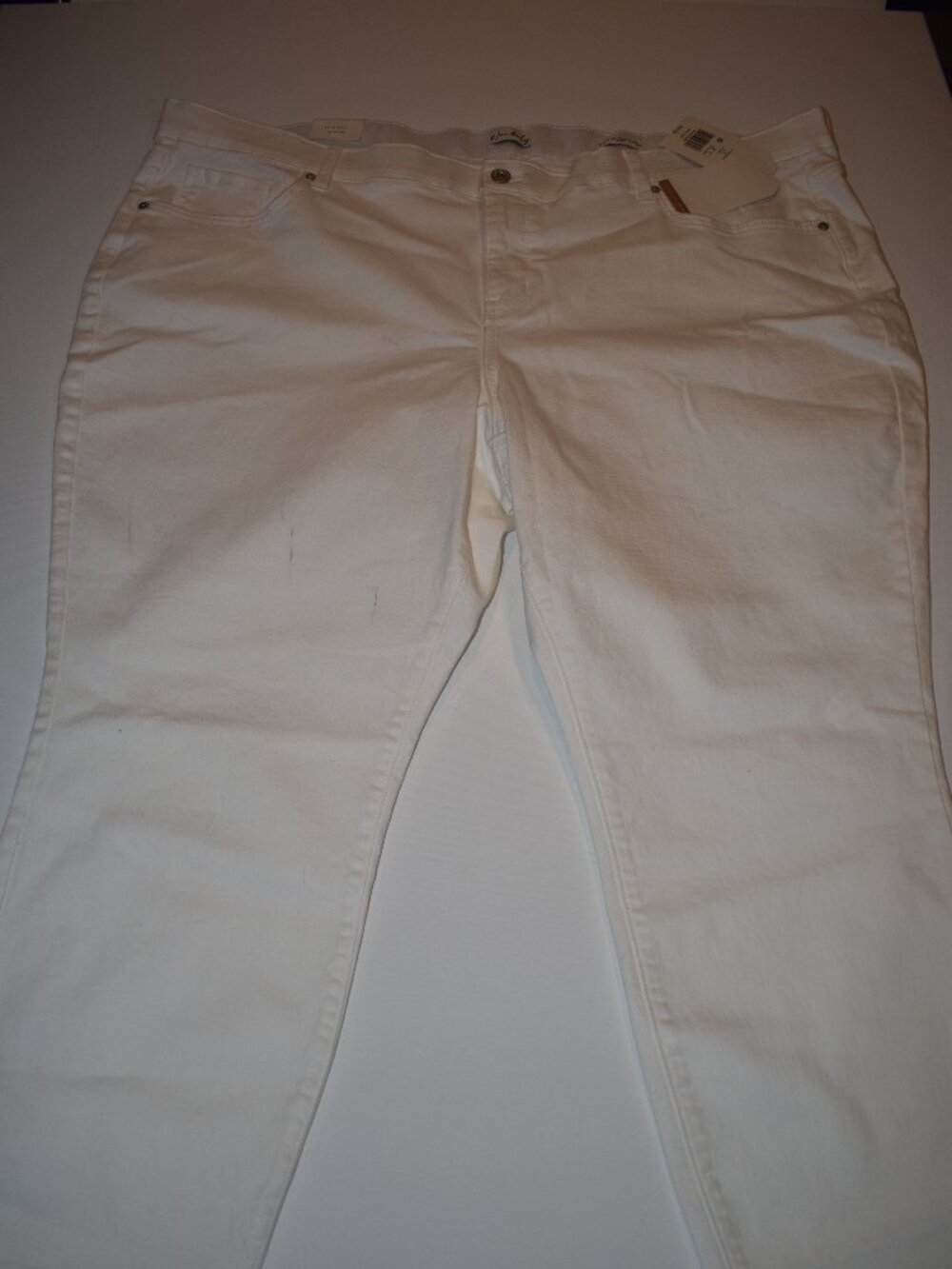NWT Wonderly Women’s Plus 24W White Mid Rise Skinny Crop Jeans Comfort Stretch